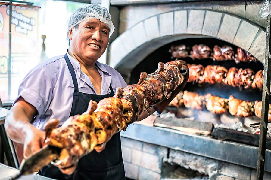 Pollo a la brasa: conozca por qué consumirlo de noche no es saludable